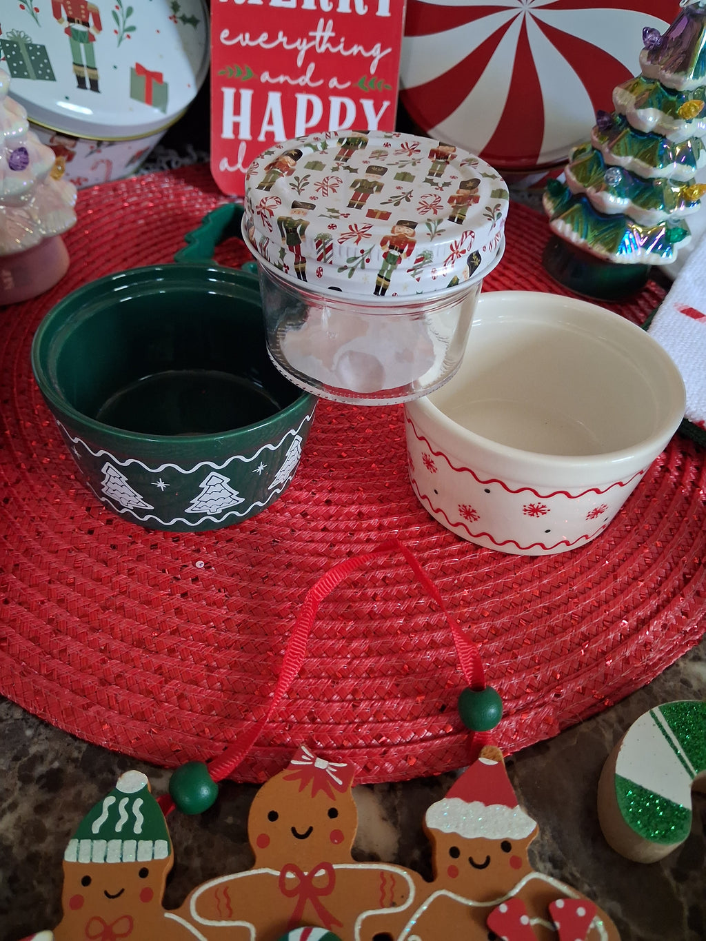 The Joyful Christmas Mystery Scoop!