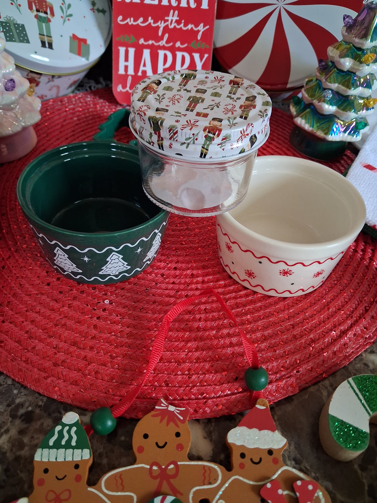 The Joyful Christmas Mystery Scoop!