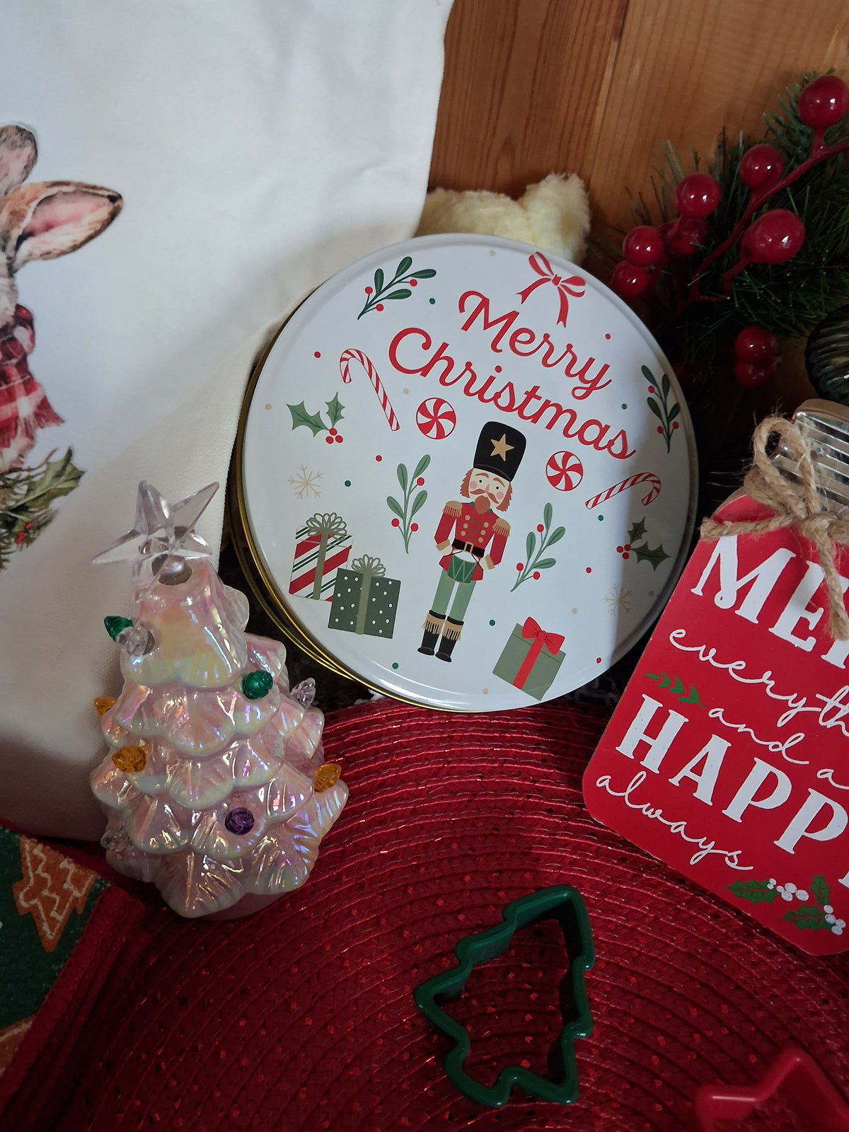 The Joyful Christmas Mystery Scoop!