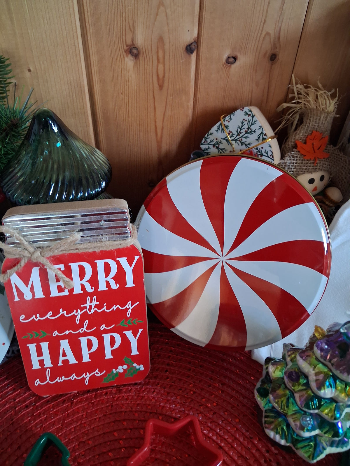 The Joyful Christmas Mystery Scoop!