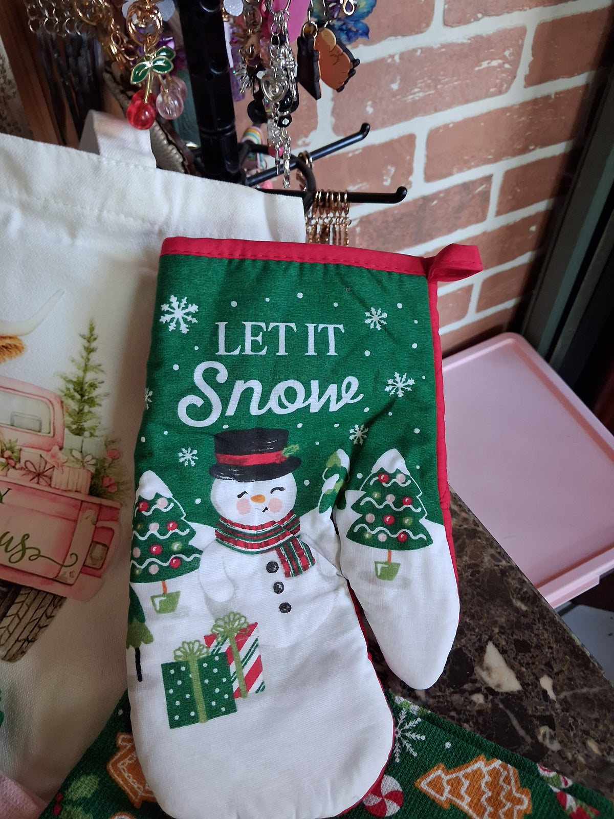 The Joyful Christmas Mystery Scoop!
