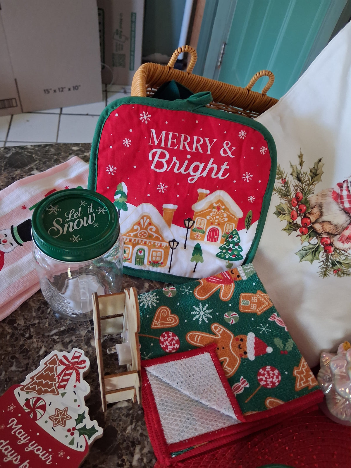 The Joyful Christmas Mystery Scoop!